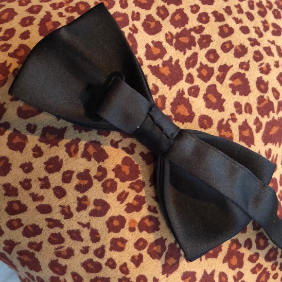 NWOT formal matte black bowtie, pre-tied - Picture 13 of 16